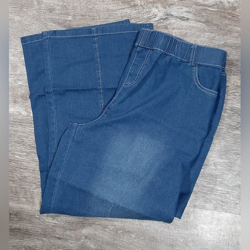 Woman's elastic waist jeans